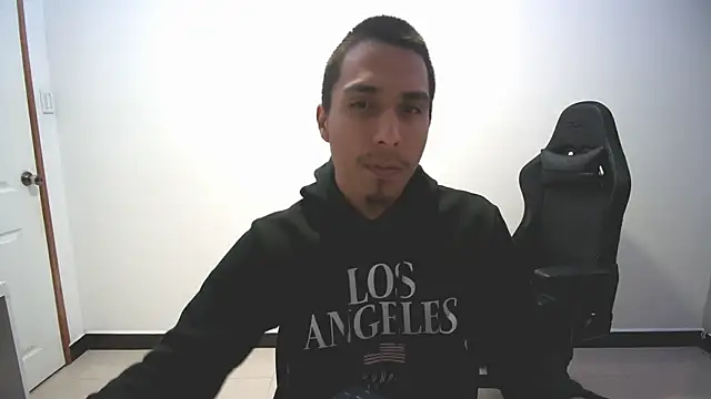 Snapshot of michaelhotbbc chatting on September 24, 3:21 am michaelhotbbc online show from September 24, 3:21 am