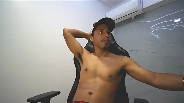 Snapshot of michaelhotbbc chatting on September 27, 4:28 am michaelhotbbc online show from September 27, 4:28 am