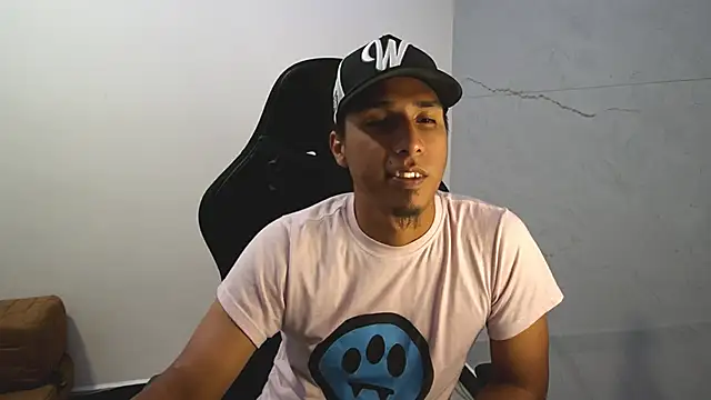 Snapshot of michaelhotbbc chatting on September 29, 3:55 am michaelhotbbc online show from September 29, 3:55 am