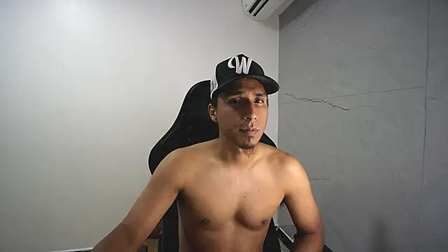 Snapshot of michaelhotbbc chatting on October 1, 4:18 am michaelhotbbc online show from October 1, 4:18 am