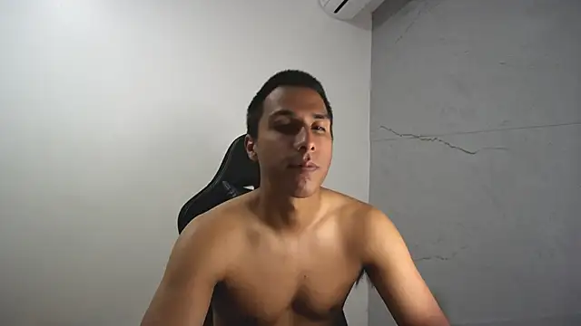 Snapshot of michaelhotbbc chatting on October 2, 3:35 am michaelhotbbc online show from October 2, 3:35 am