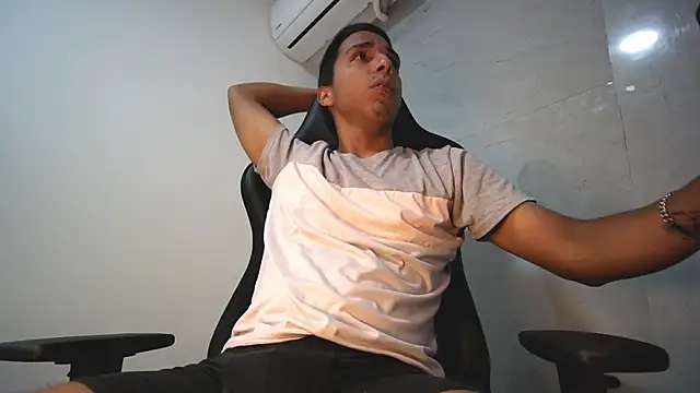 Snapshot of michaelhotbbc chatting on October 12, 2:43 am michaelhotbbc online show from October 12, 2:43 am