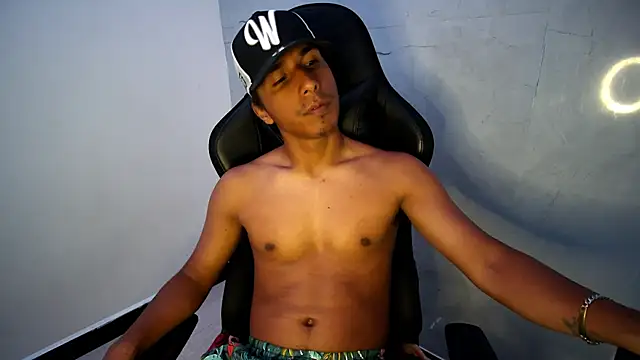 Snapshot of michaelhotbbc chatting on October 20, 3:40 am michaelhotbbc online show from October 20, 3:40 am