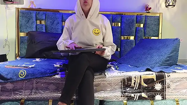 Snapshot of dakota_guirl chatting on February 27, 9:54 am dakota guirl online show from February 27, 9:54 am