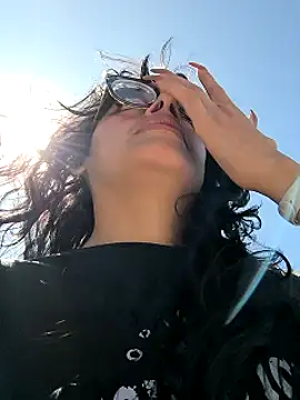 Snapshot of Fun_Everywhere chatting on December 11, 3:37 pm Fun Everywhere online show from December 11, 3:37 pm