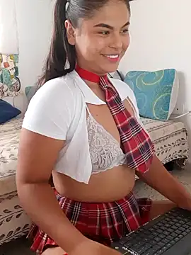 Cleo hills online show from December 6, 3:44 pm