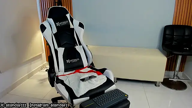 dafboy1 online show from February 17, 8:36 pm