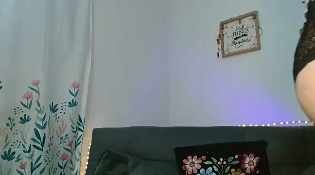 catalinamommyx online show from March 18, 6:36 am