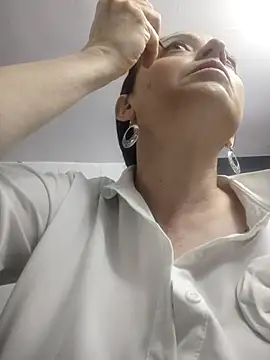 catalinamommyx online show from October 1, 1:55 am