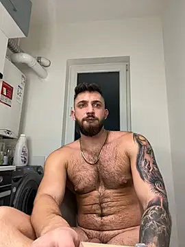 LoveIsBlind  online show from December 15, 11:53 pm