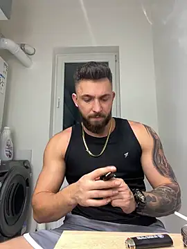 LoveIsBlind  online show from December 16, 9:31 pm