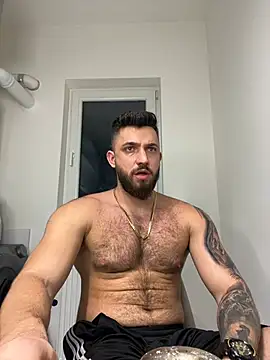 LoveIsBlind  online show from December 17, 9:27 pm