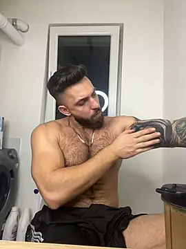 LoveIsBlind  online show from December 26, 9:37 pm