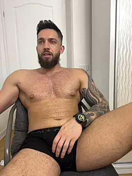 LoveIsBlind  online show from September 12, 9:15 pm