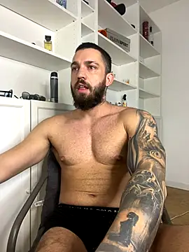 LoveIsBlind  online show from October 4, 7:39 am