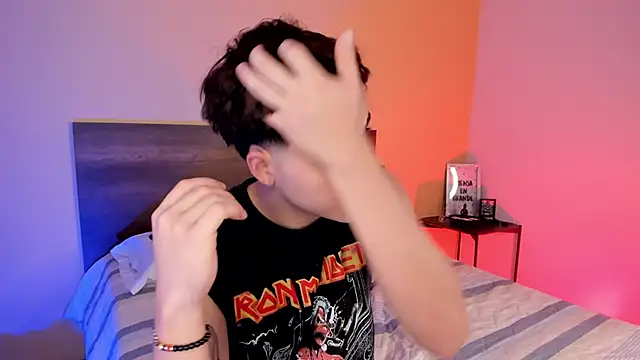 justinbiler online show from February 22, 12:40 pm