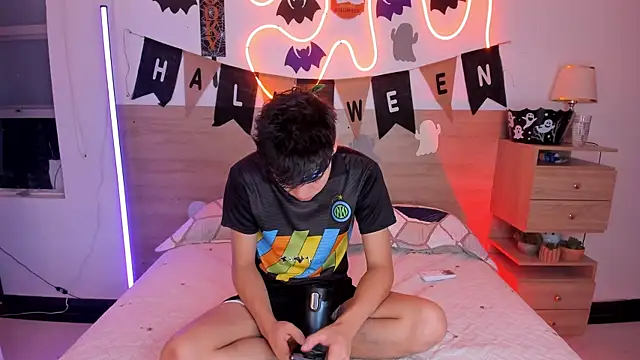 justinbiler online show from October 28, 1:47 pm