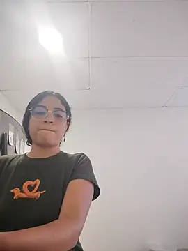 DAFNNEE ROSS online show from October 29, 2:30 pm