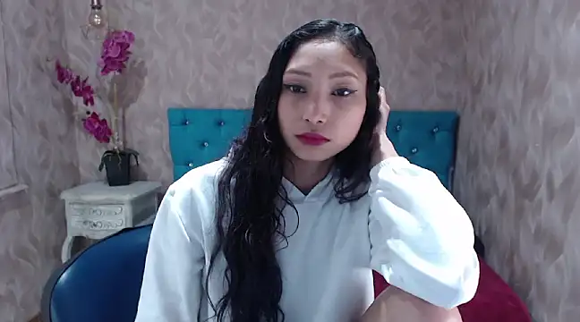 MadelineDoll online show from March 13, 7:39 pm