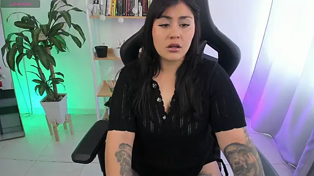 Snapshot of GretaX-X chatting on November 24, 5:12 pm GretaX-X online show from November 24, 5:12 pm