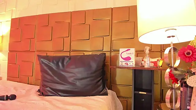 NaomyRivera online show from September 14, 4:22 am