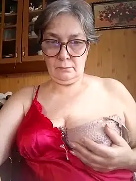 Snapshot of IrinaSweet54 chatting on February 2, 8:35 am IrinaSweet54 online show from February 2, 8:35 am