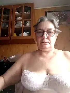 Snapshot of IrinaSweet54 chatting on February 9, 8:33 am IrinaSweet54 online show from February 9, 8:33 am