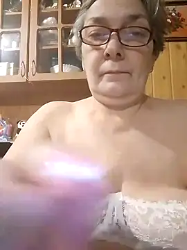 Snapshot of IrinaSweet54 chatting on February 15, 4:12 pm IrinaSweet54 online show from February 15, 4:12 pm