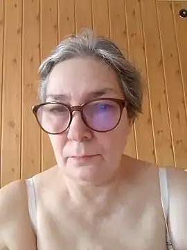 Snapshot of IrinaSweet54 chatting on March 5, 4:02 pm IrinaSweet54 online show from March 5, 4:02 pm