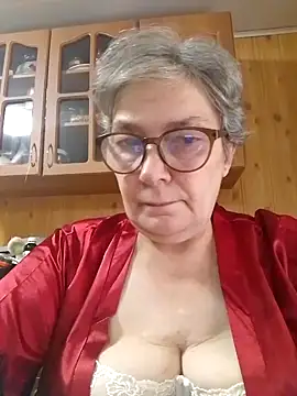 Snapshot of IrinaSweet54 chatting on September 14, 6:01 am IrinaSweet54 online show from September 14, 6:01 am