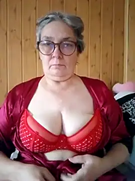 Snapshot of IrinaSweet54 chatting on October 7, 7:05 am IrinaSweet54 online show from October 7, 7:05 am