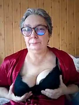 Snapshot of IrinaSweet54 chatting on October 14, 6:36 am IrinaSweet54 online show from October 14, 6:36 am