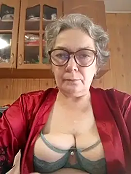 Snapshot of IrinaSweet54 chatting on October 29, 8:05 am IrinaSweet54 online show from October 29, 8:05 am