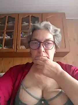 Snapshot of IrinaSweet54 chatting on November 18, 8:52 am IrinaSweet54 online show from November 18, 8:52 am