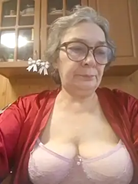 Snapshot of IrinaSweet54 chatting on December 1, 8:41 am IrinaSweet54 online show from December 1, 8:41 am