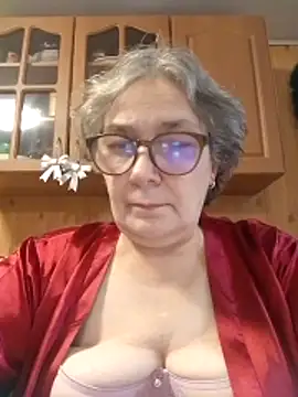 Snapshot of IrinaSweet54 chatting on December 2, 8:19 am IrinaSweet54 online show from December 2, 8:19 am