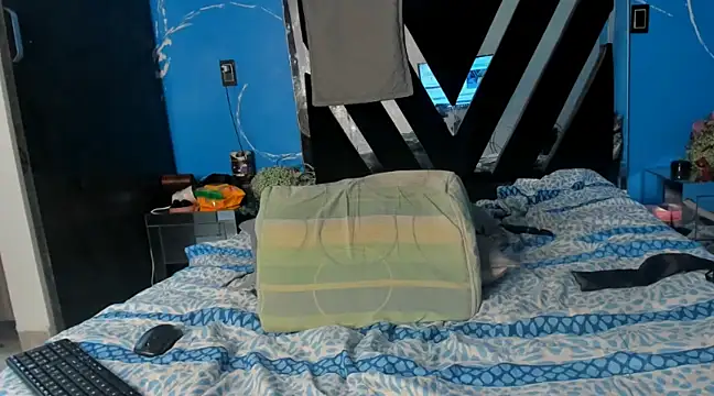 Snapshot of Cataleya19__ chatting on December 3, 5:45 pm Cataleya19 online show from December 3, 5:45 pm