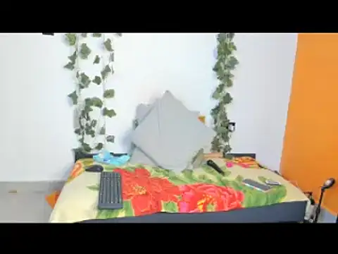 Snapshot of Cataleya19__ chatting on October 4, 10:35 am Cataleya19 online show from October 4, 10:35 am