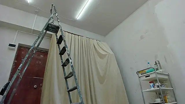 Snapshot of YourSuperModel chatting on January 28, 10:12 am YourSuperModel online show from January 28, 10:12 am