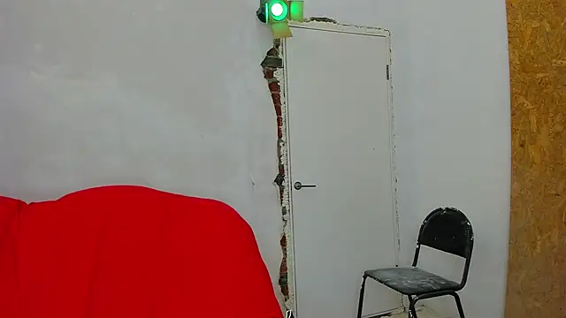 Snapshot of YourSuperModel chatting on January 28, 1:16 pm YourSuperModel online show from January 28, 1:16 pm