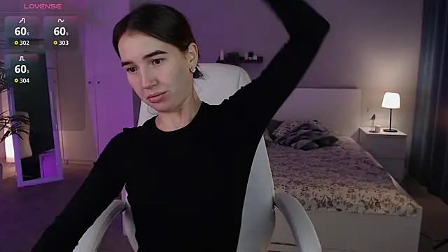 Bellla Haddid online show from September 29, 1:11 am