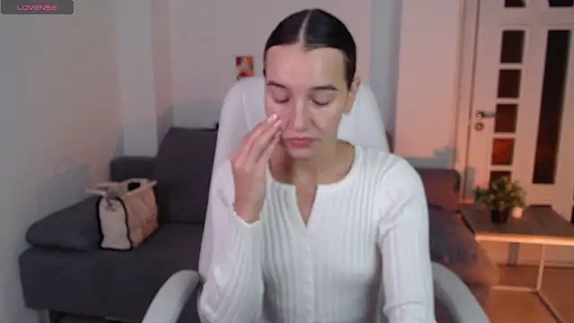 Bellla Haddid online show from October 15, 1:06 am