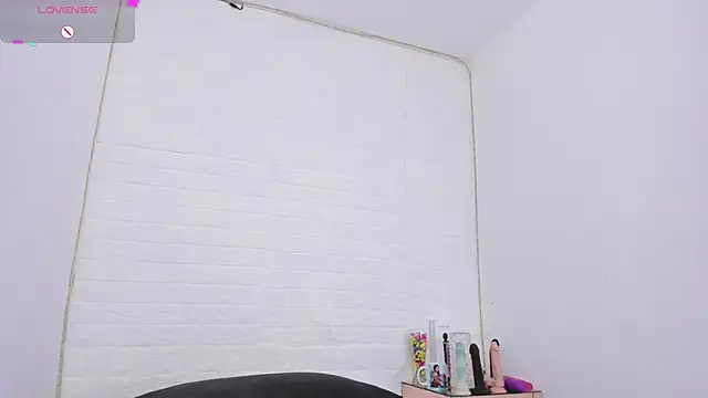 nathally roses online show from February 20, 9:31 pm