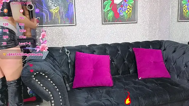 Snapshot of CamiilaMarti chatting on October 13, 5:13 pm CamiilaMarti online show from October 13, 5:13 pm