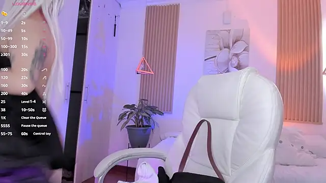 Kendall Bunnyy online show from March 17, 9:02 pm