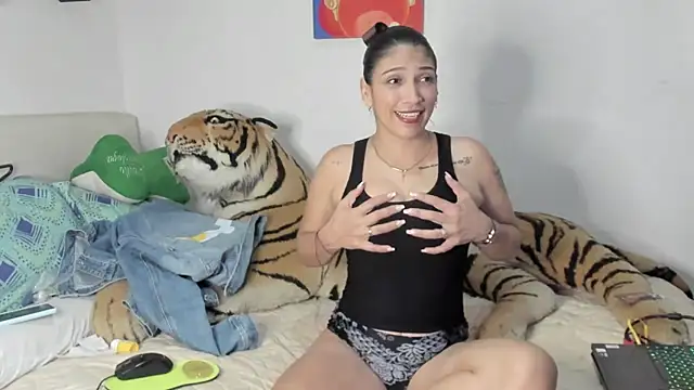 micaelajones online show from March 7, 8:55 pm