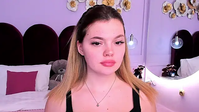 ZaraBloom online show from January 28, 2:43 am