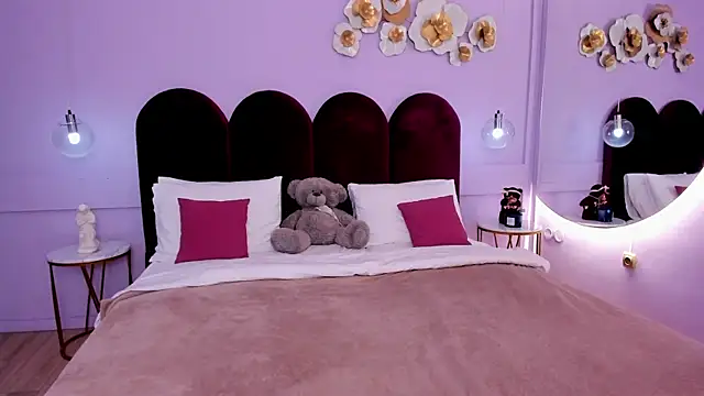 ZaraBloom online show from March 18, 3:31 pm