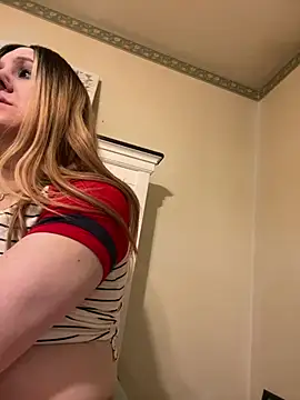 Snapshot of PuckBunny17 chatting on December 25, 4:44 am PuckBunny17 online show from December 25, 4:44 am