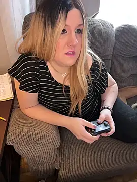 Snapshot of PuckBunny17 chatting on December 26, 8:32 pm PuckBunny17 online show from December 26, 8:32 pm